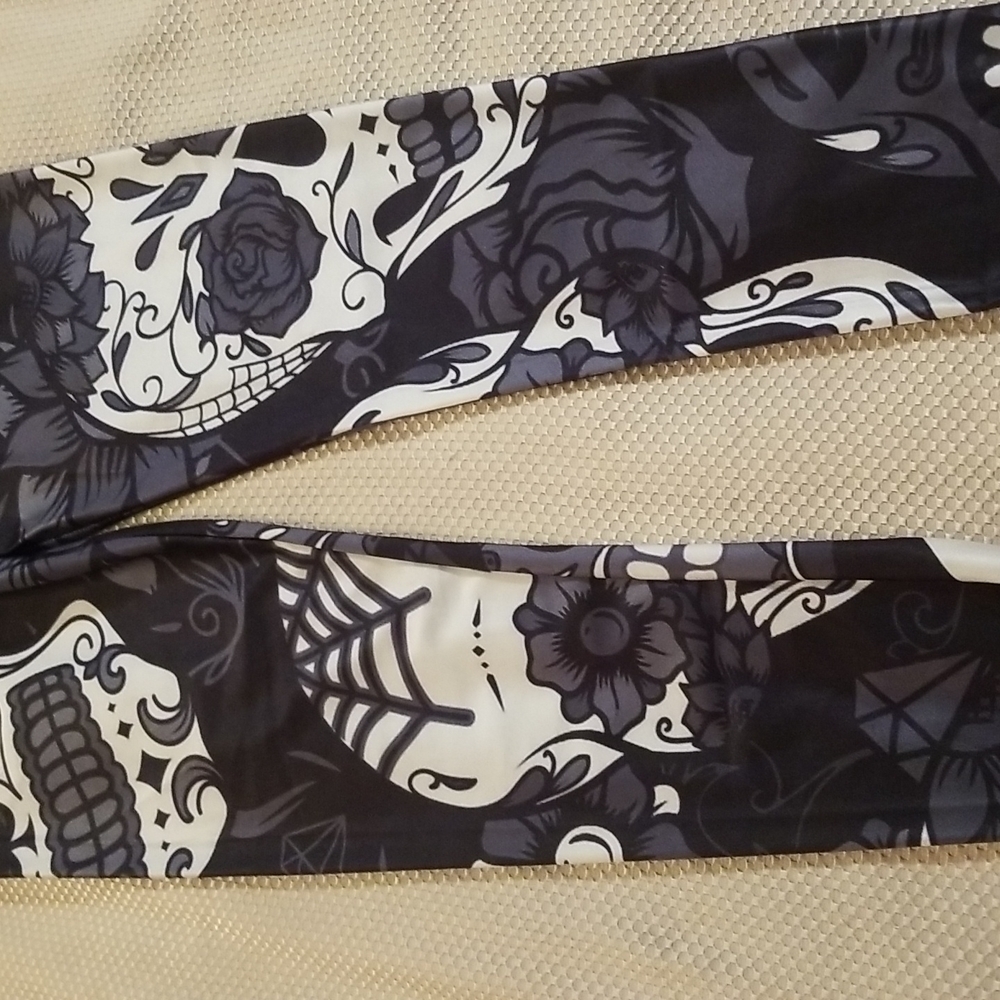 GOTHIC LEGGINGS SIZE XL WITH SKULLS AND FLOWERS - Picture 3 of 8